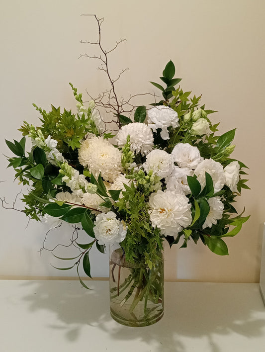 Why Handmade Bouquets from a Florist in Kew Beat Supermarket Flowers Every Time