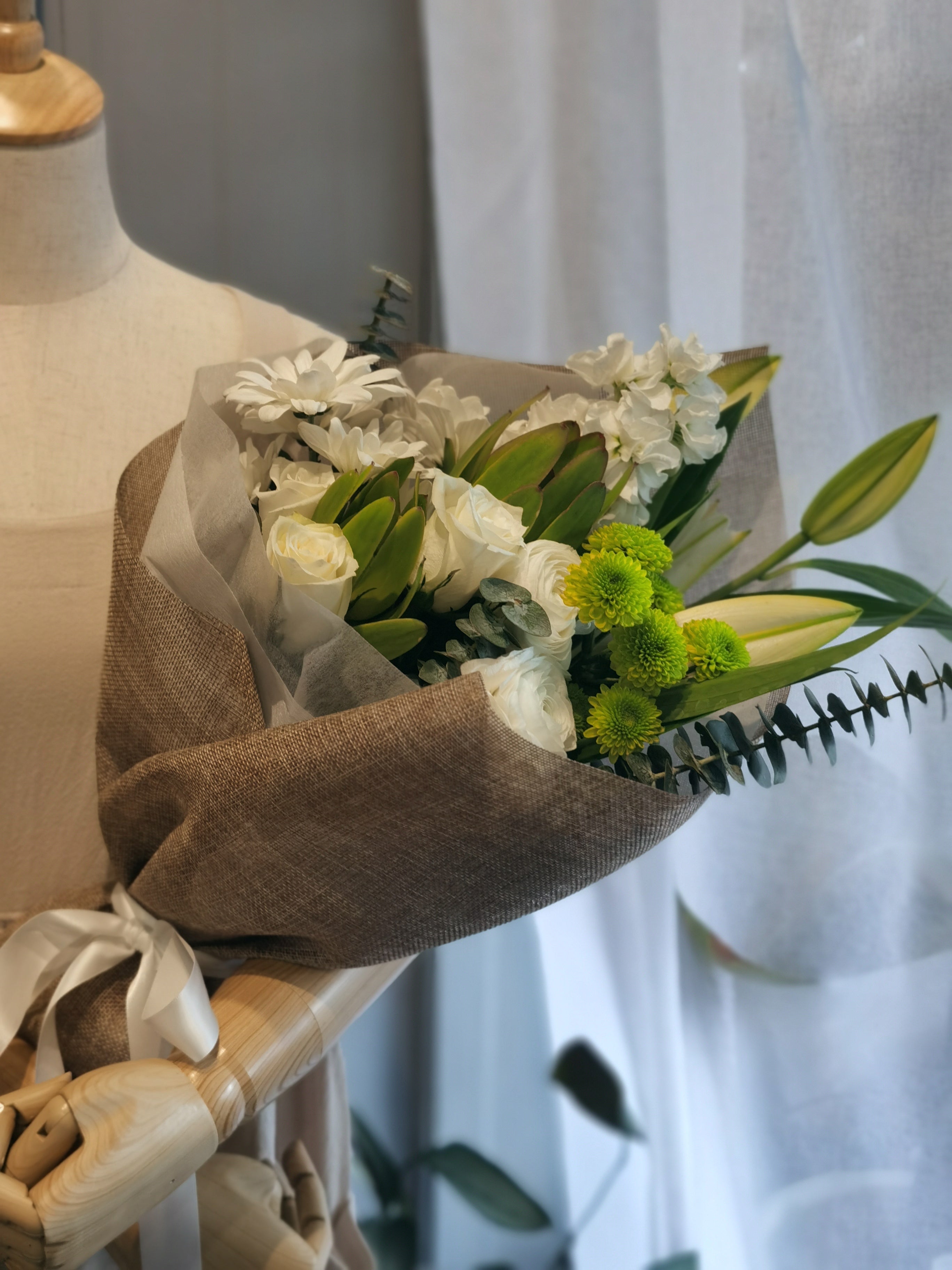Carry Box Arrangement, Kew Same Day Flower Delivery  Dandelion Florist – Dandelion  Floral and Foliage Design