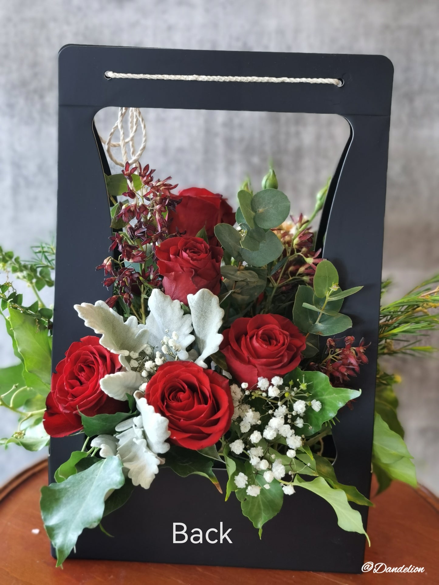 6 gorgeous premium red roses in a cute carry box with red ribbon and a cute teddy bear.. Approximately 250mm high. A perfect way to say “I love you”. 